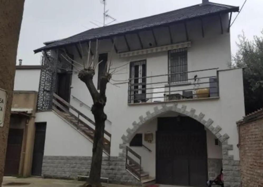 Typical mountain mansarda close to Fiera Milano Rho Pero Exterior foto