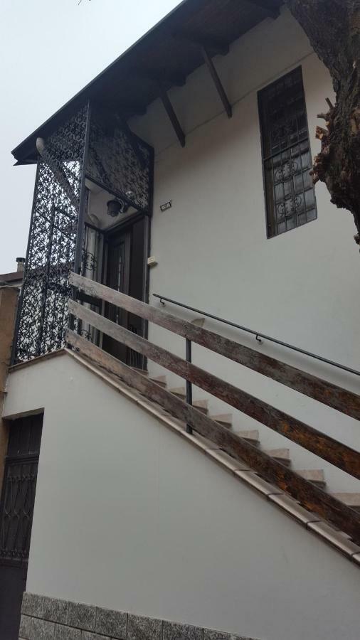 Typical mountain mansarda close to Fiera Milano Rho Pero Exterior foto
