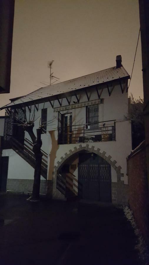 Typical mountain mansarda close to Fiera Milano Rho Pero Exterior foto